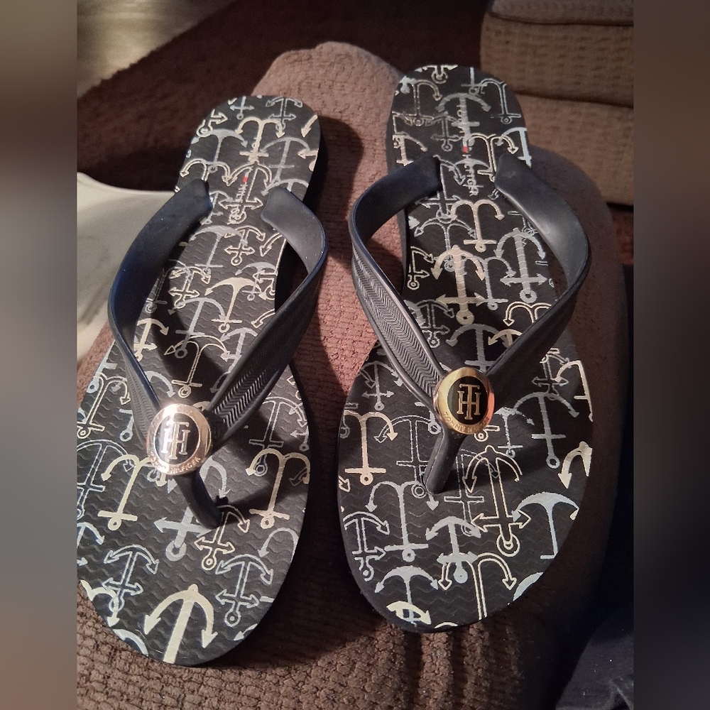 Tommy Hilfiger Black and White Anchor Flip Flops SIZE 7/8